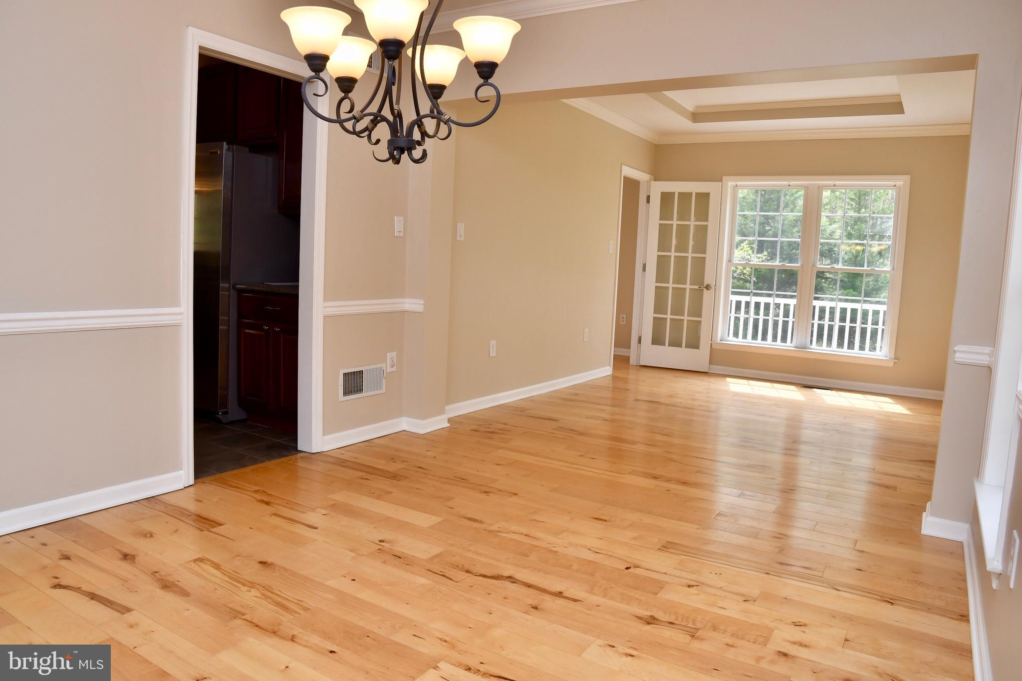 2138 Barrison Point Road Baltimore, MD 21221 - Photo 10 of 64 Living Room