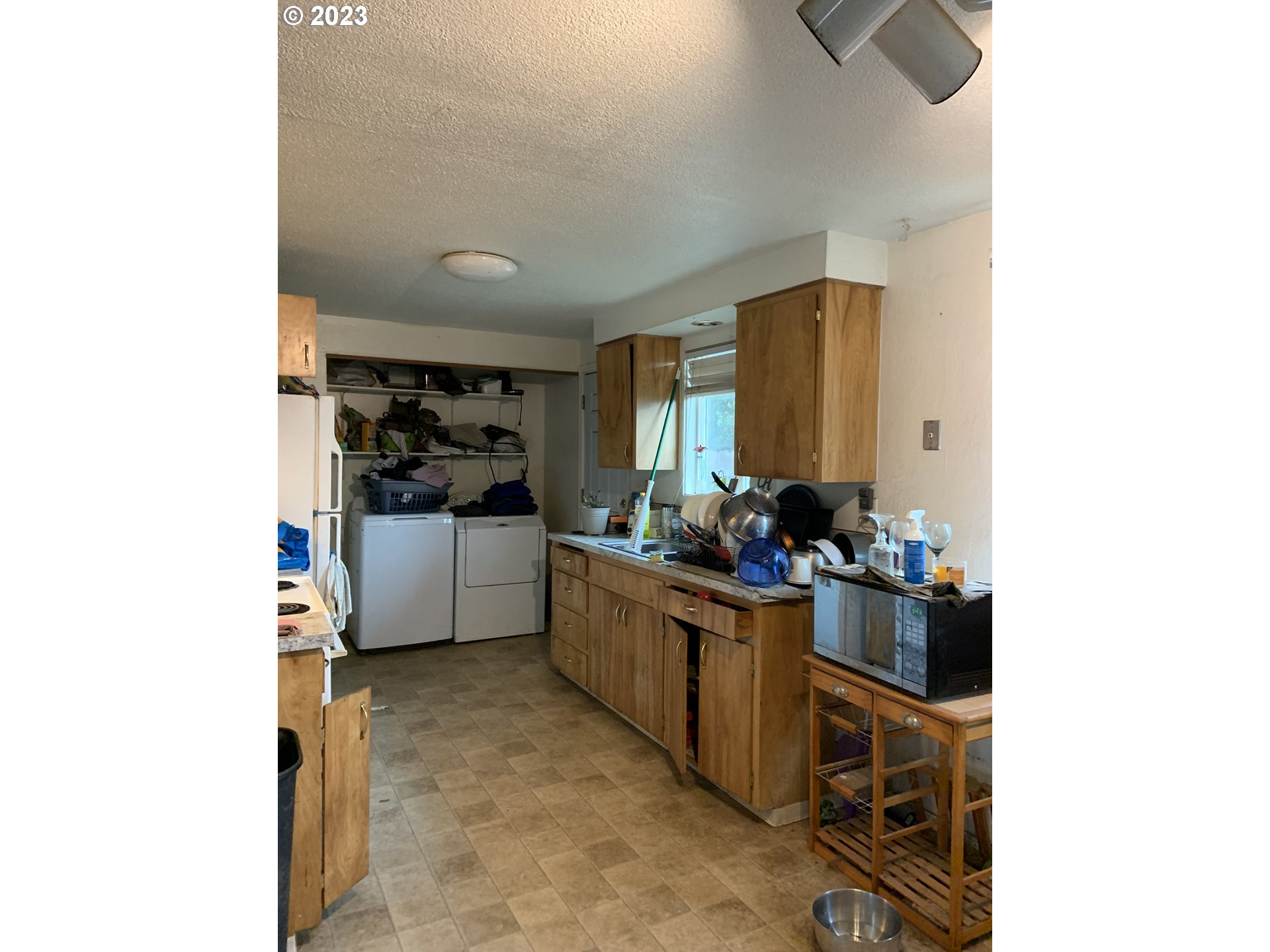 435 South 40th Street Springfield, OR 97478 - Photo 14 of 18 a kitchen with a sink and cabinets