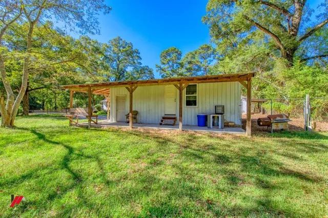 a view of a house with backyard and porch