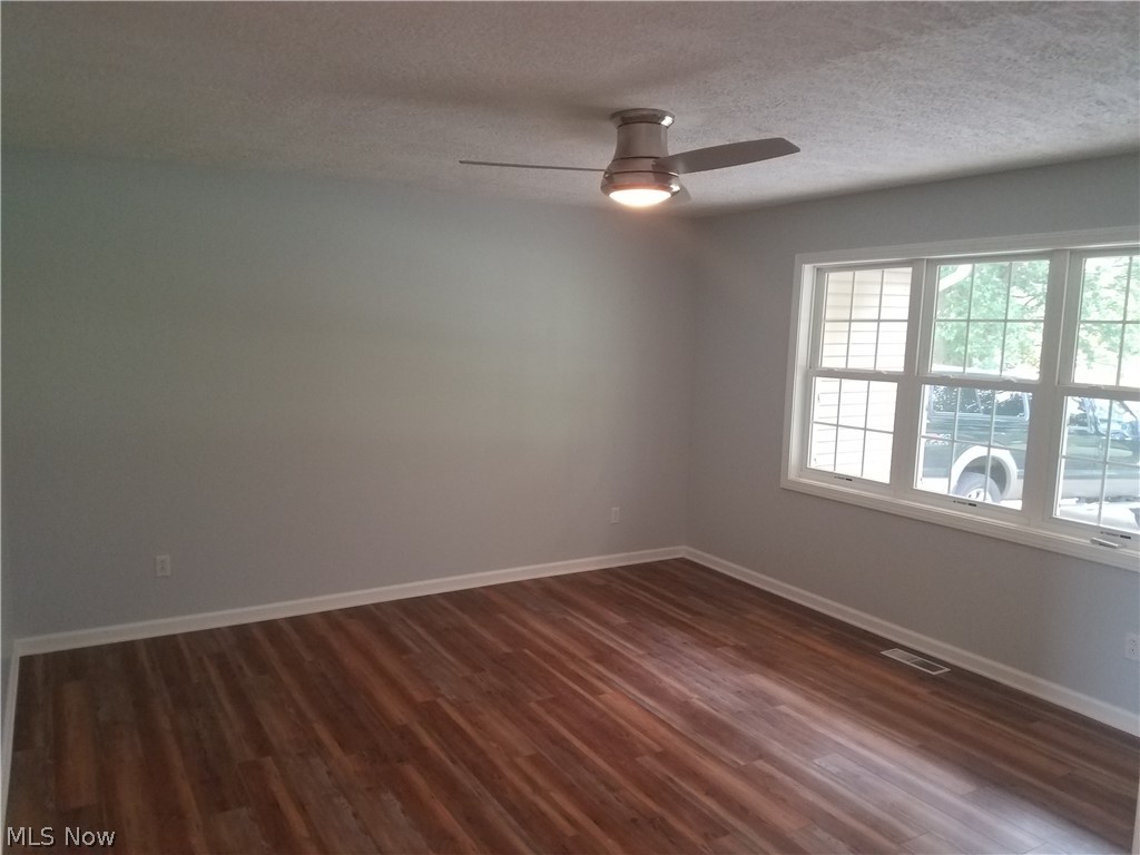 2159 Meloy Road Kent, OH 44240 - Photo 9 of 33 Formal living room!