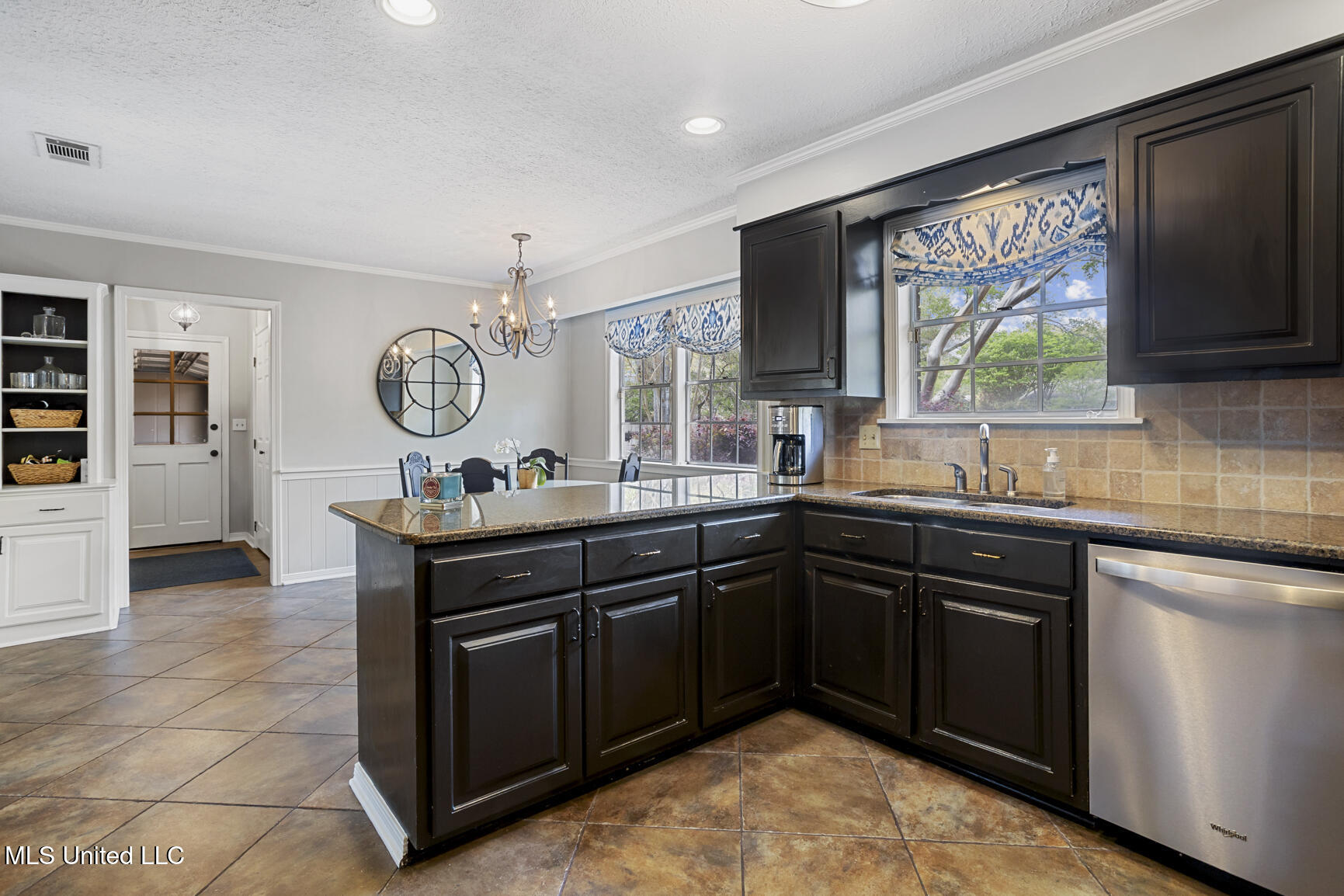 5325 River Thames Road Jackson, MS 39211 - Photo 11 of 36 5325 River Thames-33