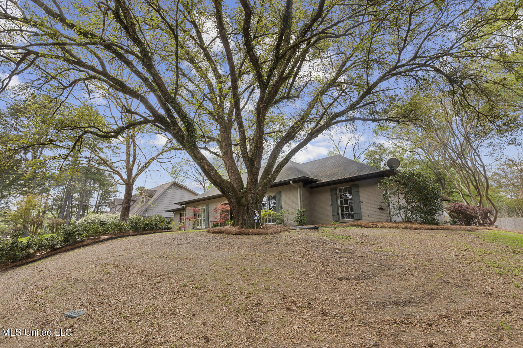 5325 River Thames Road Jackson, MS 39211 - Photo 2 of 36 5325 River Thames-1