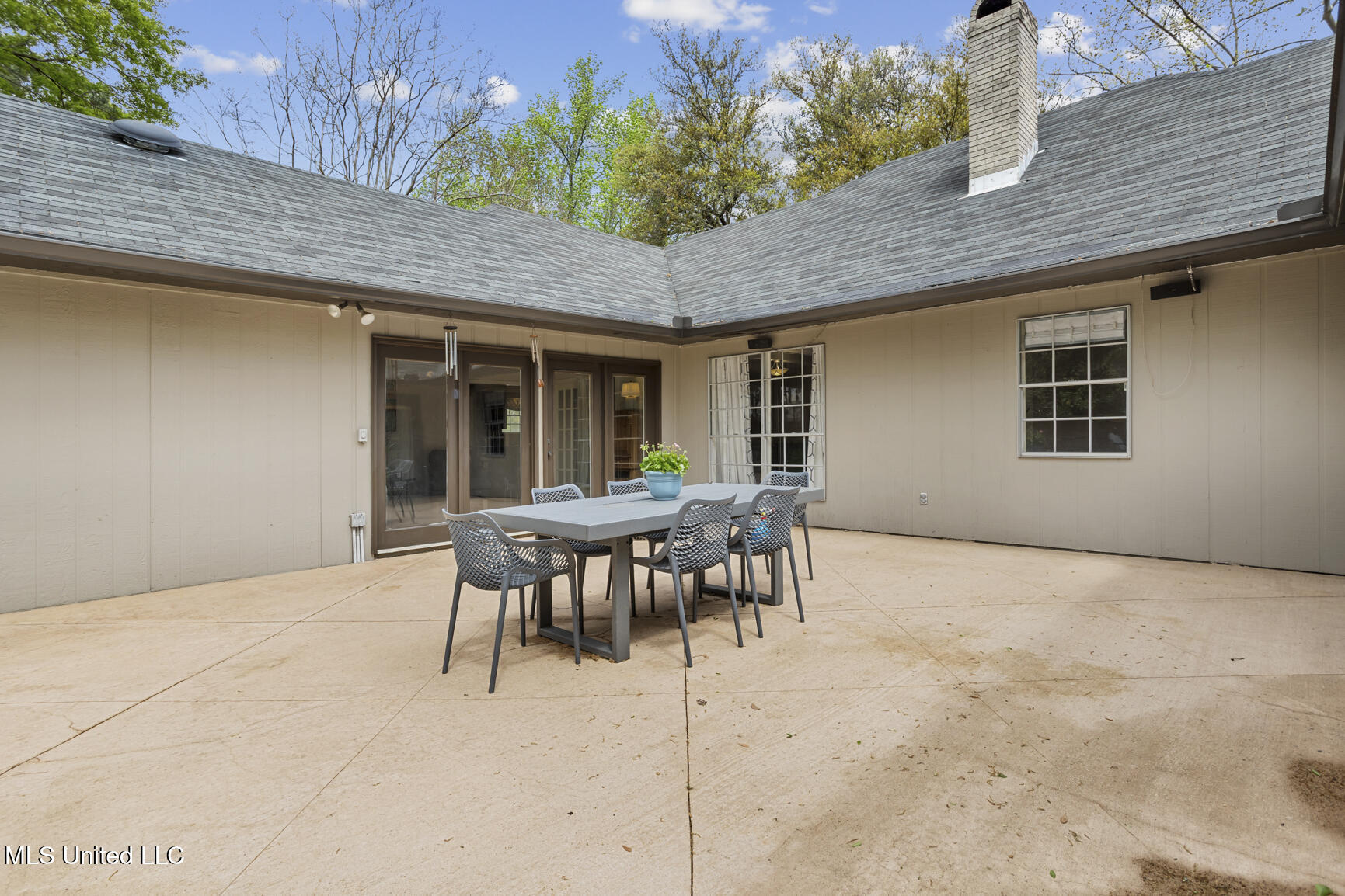 5325 River Thames Road Jackson, MS 39211 - Photo 32 of 36 5325 River Thames-27