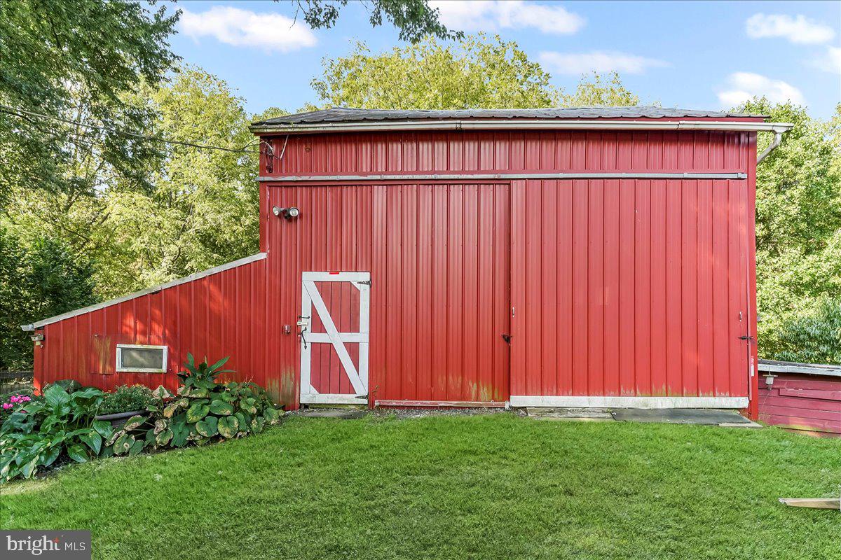 990 Chesterville Road Oxford, PA 19363 - Photo 30 of 47 a view of a backyard