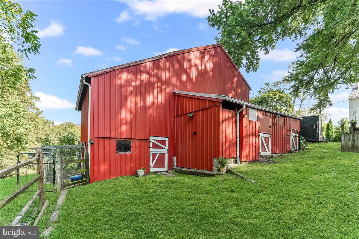 990 Chesterville Road Oxford, PA 19363 - Photo 31 of 47 a view of a backyard with potted plants and large tree