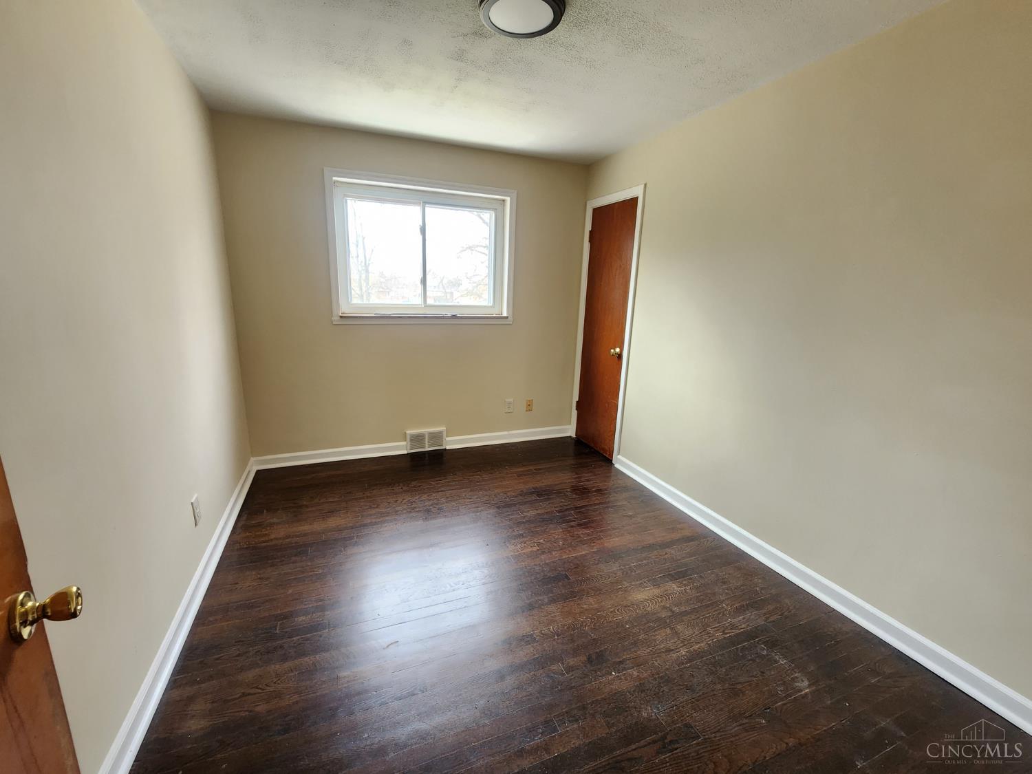1063 Anderson Ferry Road Cincinnati, OH 45238 - Photo 7 of 9
