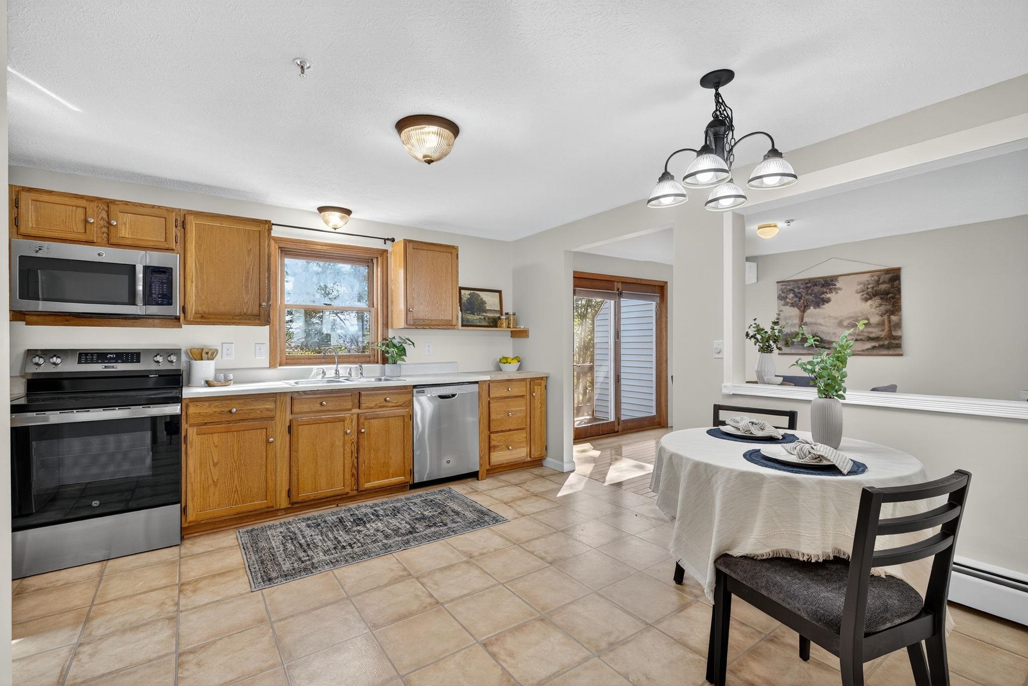 620 Hackett Hill Road Manchester, NH 03102 - Photo 8 of 35