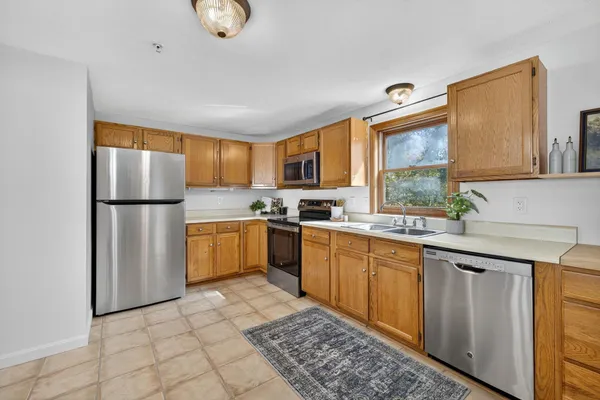 $425,000 | 620 Hackett Hill Road, Manchester, NH 03102