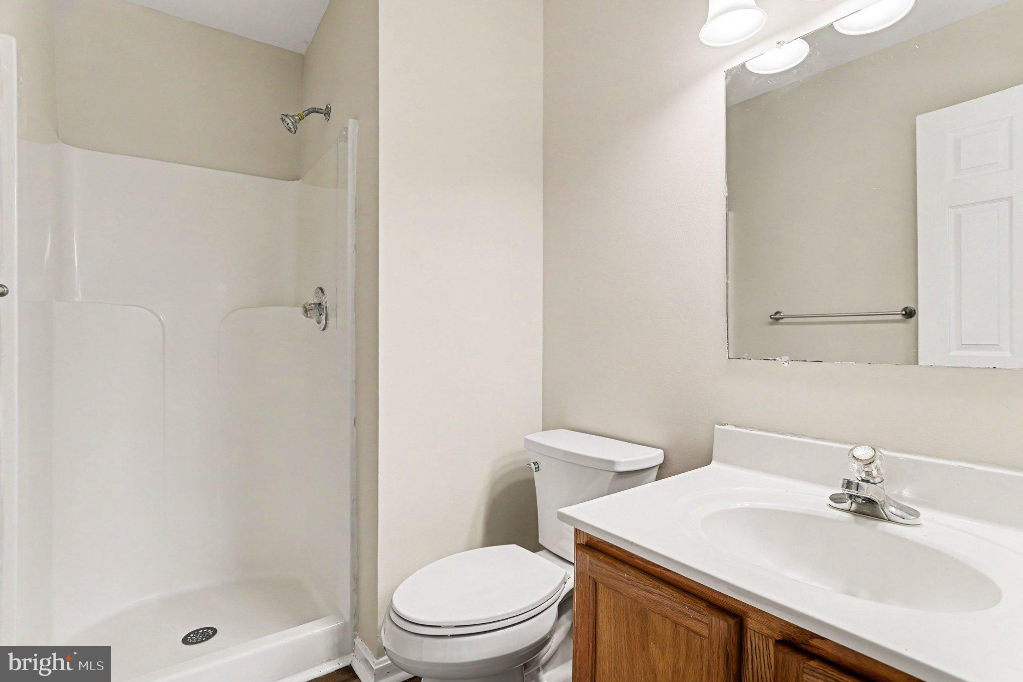 32 Tameron Place Rosedale, MD 21237 - Photo 23 of 39 Second bedroom en suite bathroom