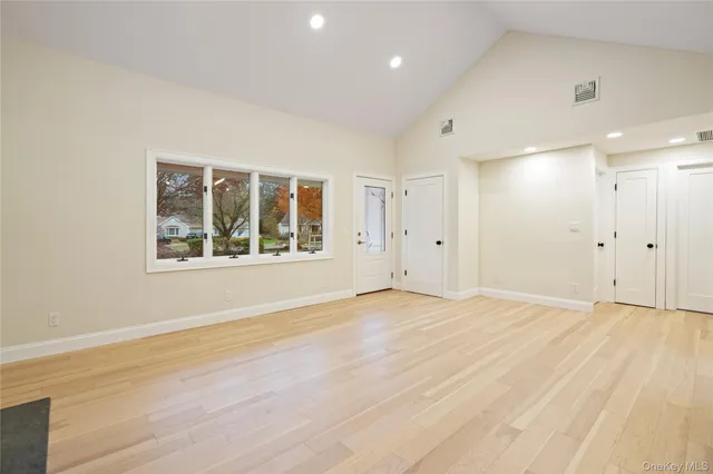 $899,999 | 1 Upper Lane, Centerport, NY 11721