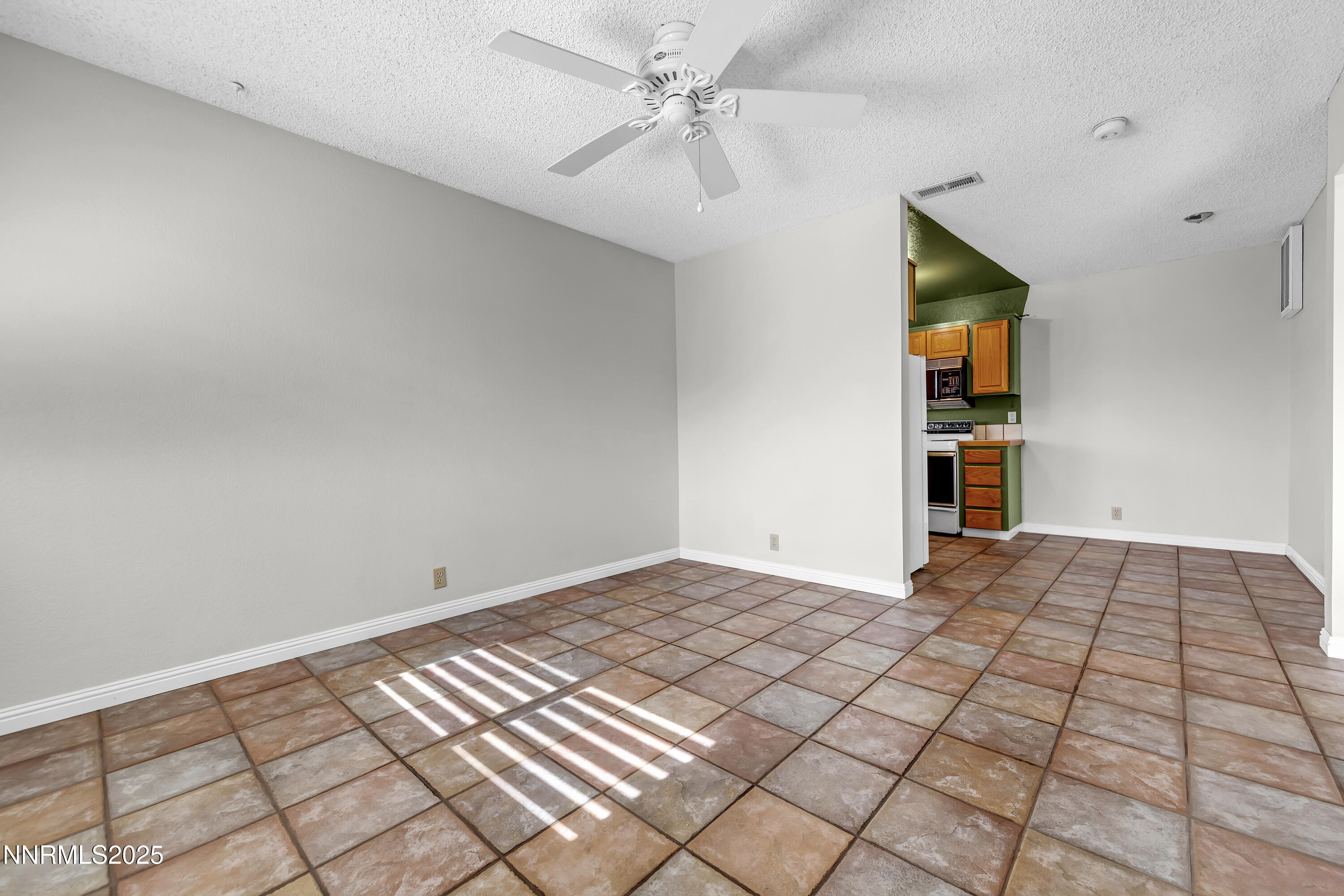 1405 Selmi Drive Reno, NV 89512 - Photo 8 of 30 Selmi1405-000006