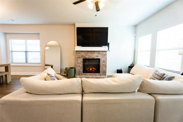 $2,500 | 310 Saltmeadow Lane, Red Oak, TX 75154