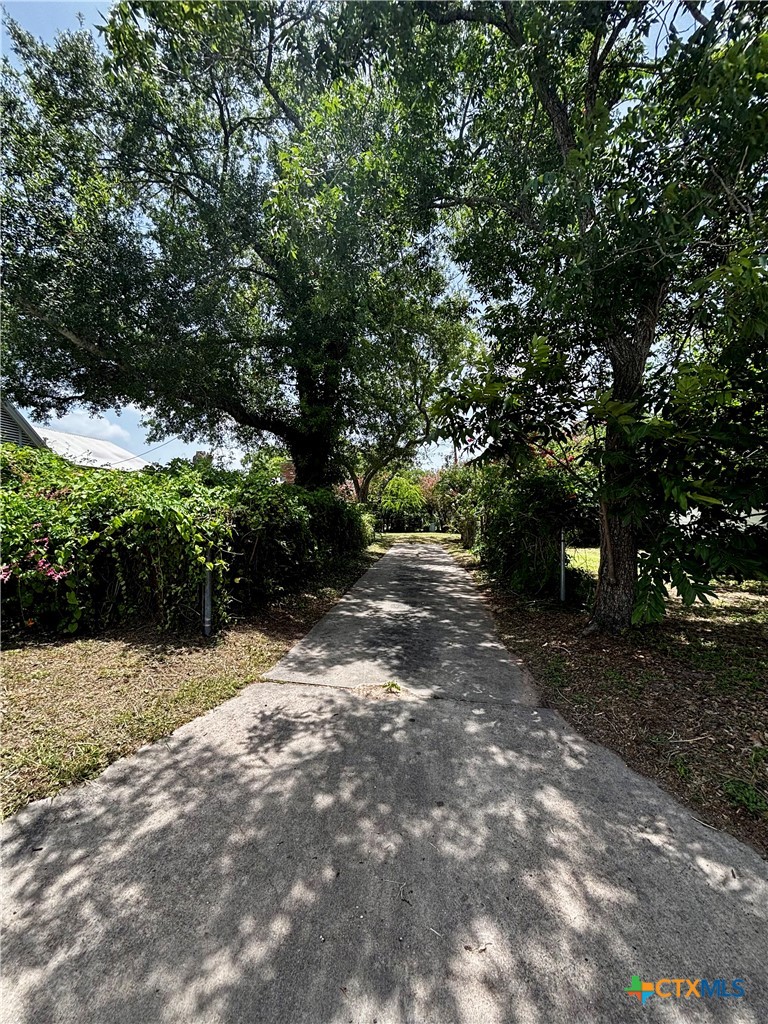 402 Young Street Edna, TX 77957 - Photo 16 of 20