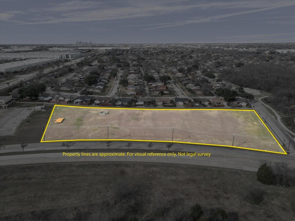 915 North Peachtree Road Mesquite, TX 75149 - Photo 3 of 10 a view of a swimming pool