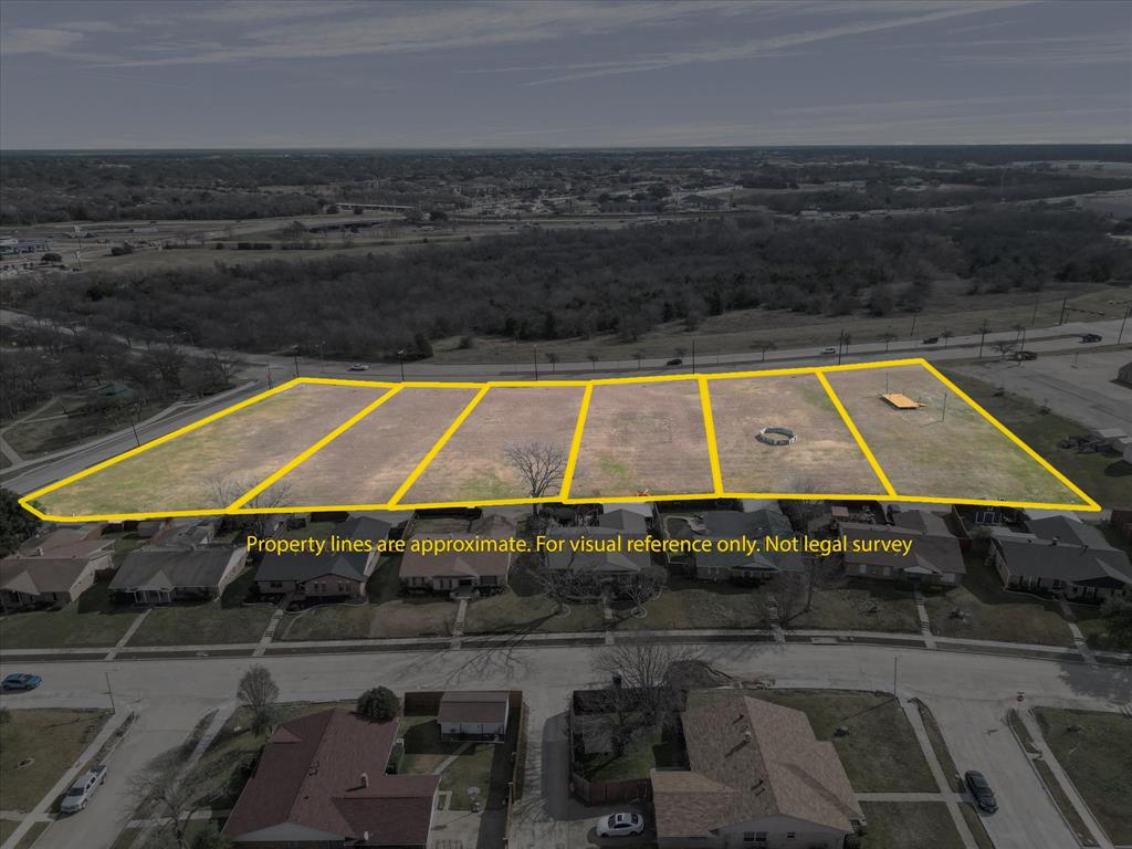 915 North Peachtree Road Mesquite, TX 75149 - Photo 6 of 10 a view of a tennis court
