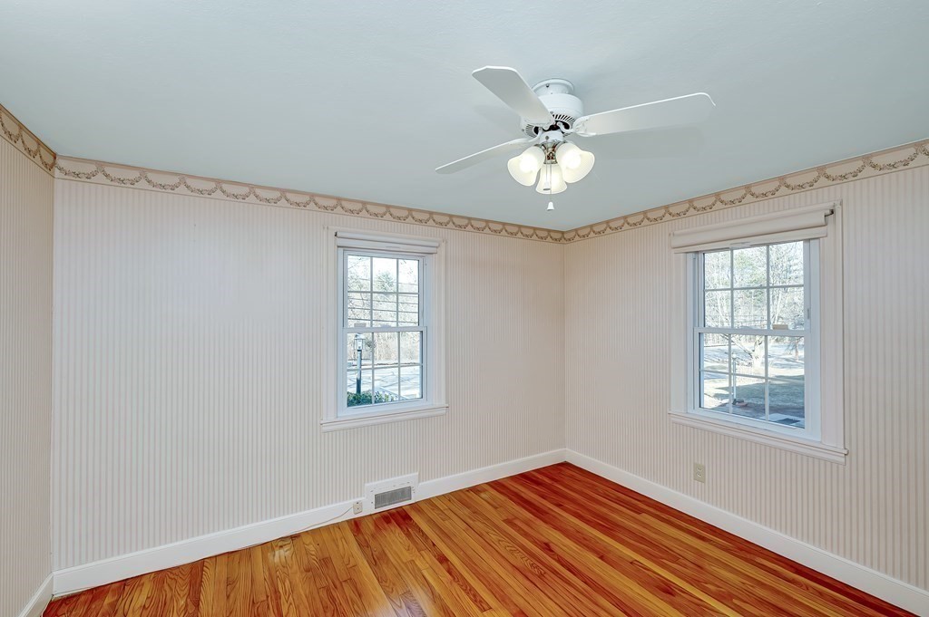 1211 Bradley Road Springfield, MA 01118 - Photo 12 of 32