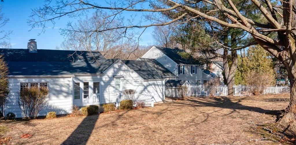 1211 Bradley Road Springfield, MA 01118 - Photo 27 of 32