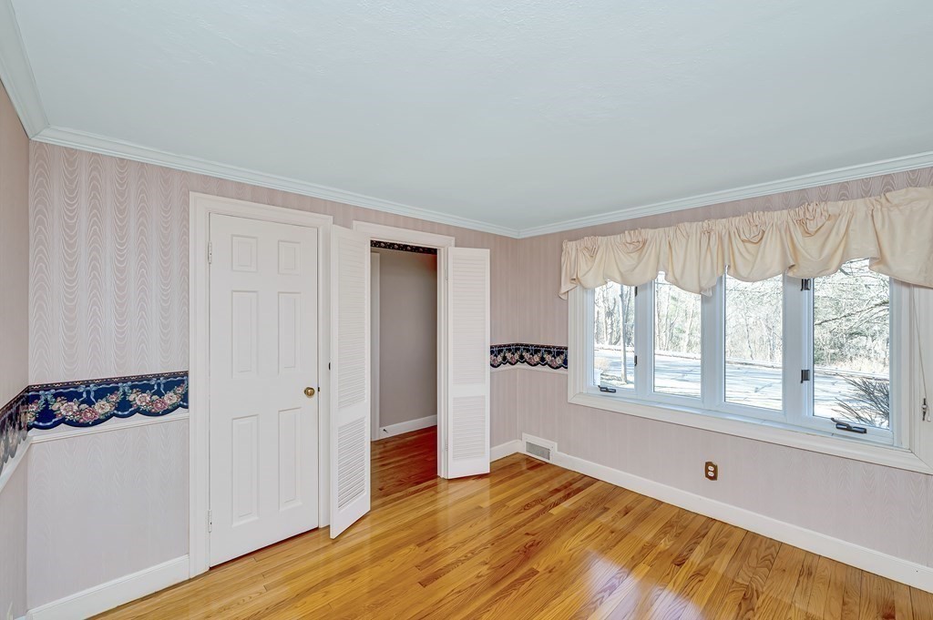 1211 Bradley Road Springfield, MA 01118 - Photo 5 of 32