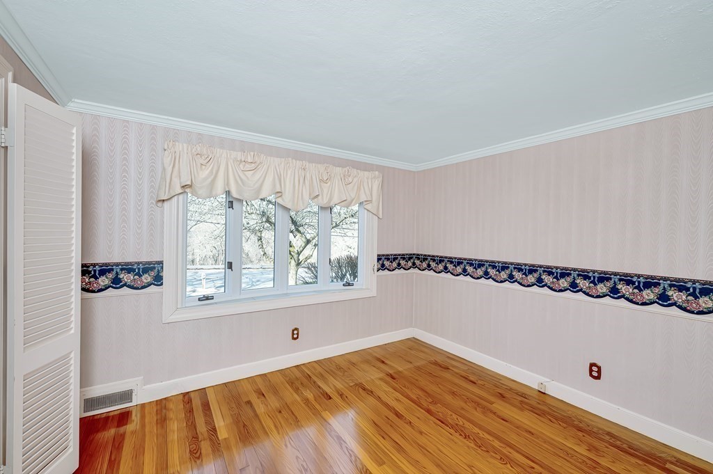 1211 Bradley Road Springfield, MA 01118 - Photo 6 of 32