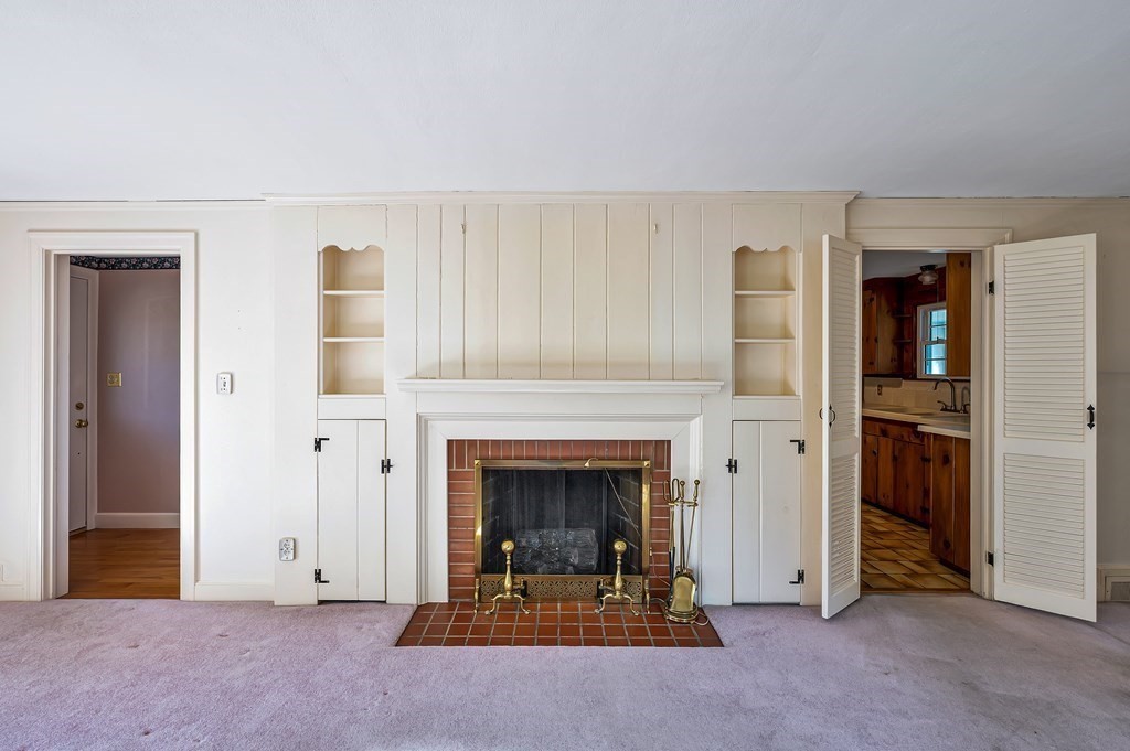 1211 Bradley Road Springfield, MA 01118 - Photo 8 of 32