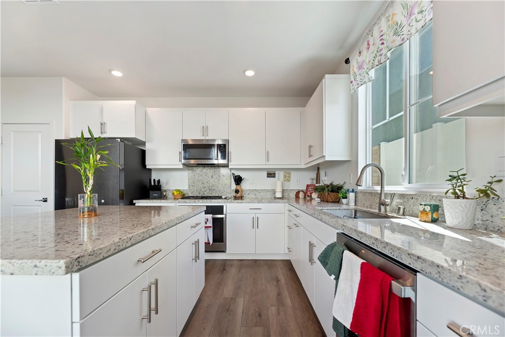 364 Castaic Way Rialto, CA 92377 - Photo 11 of 63