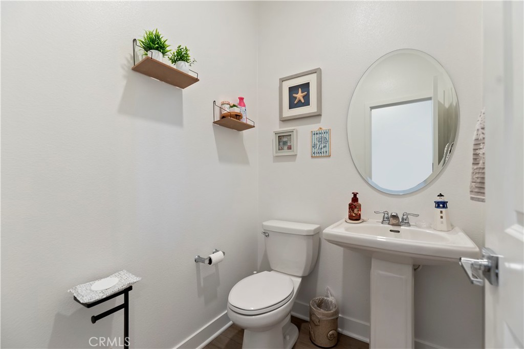 364 Castaic Way Rialto, CA 92377 - Photo 14 of 63