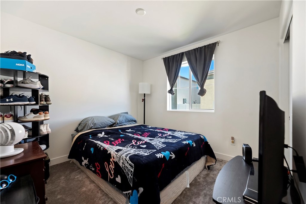 364 Castaic Way Rialto, CA 92377 - Photo 19 of 63