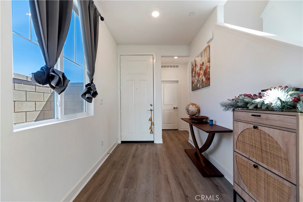 364 Castaic Way Rialto, CA 92377 - Photo 3 of 63