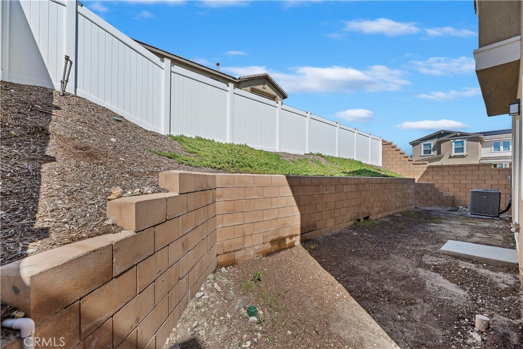 364 Castaic Way Rialto, CA 92377 - Photo 31 of 63