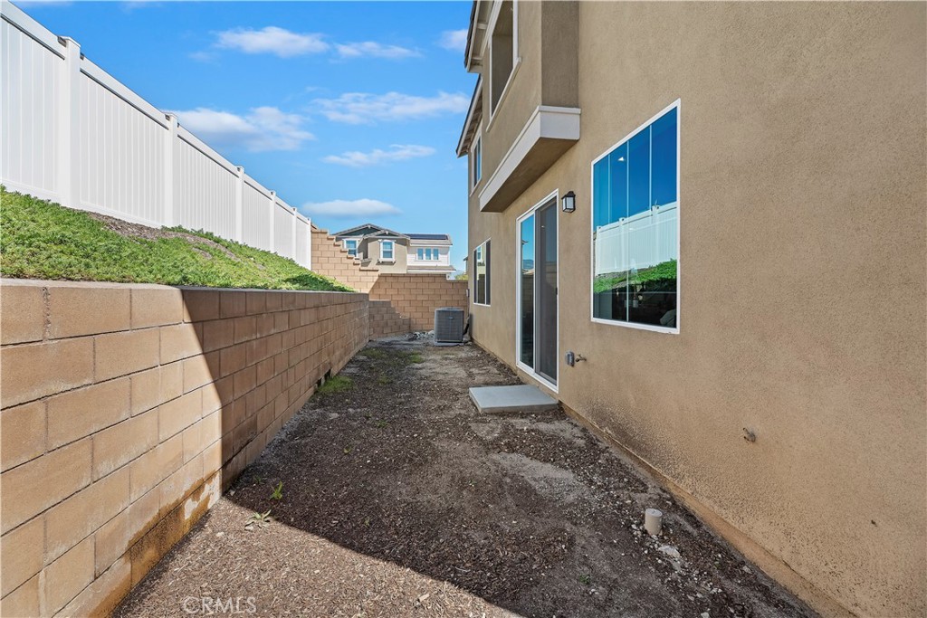 364 Castaic Way Rialto, CA 92377 - Photo 34 of 63