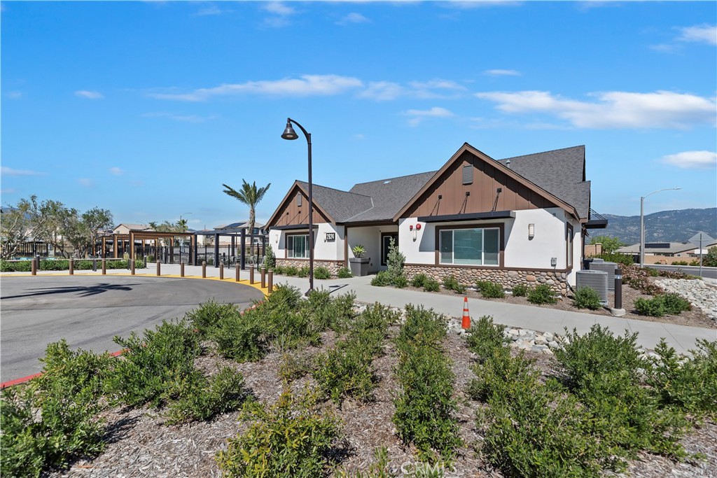 364 Castaic Way Rialto, CA 92377 - Photo 47 of 63