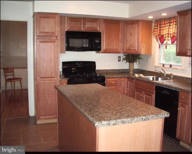 8802 Bells Mill Road Potomac, MD 20854 - Photo 2 of 17 Kitchen
