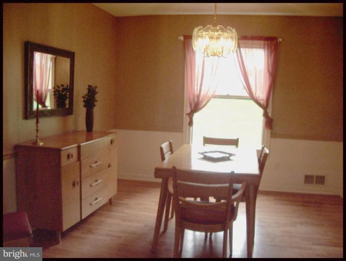 8802 Bells Mill Road Potomac, MD 20854 - Photo 4 of 17 Dining Room