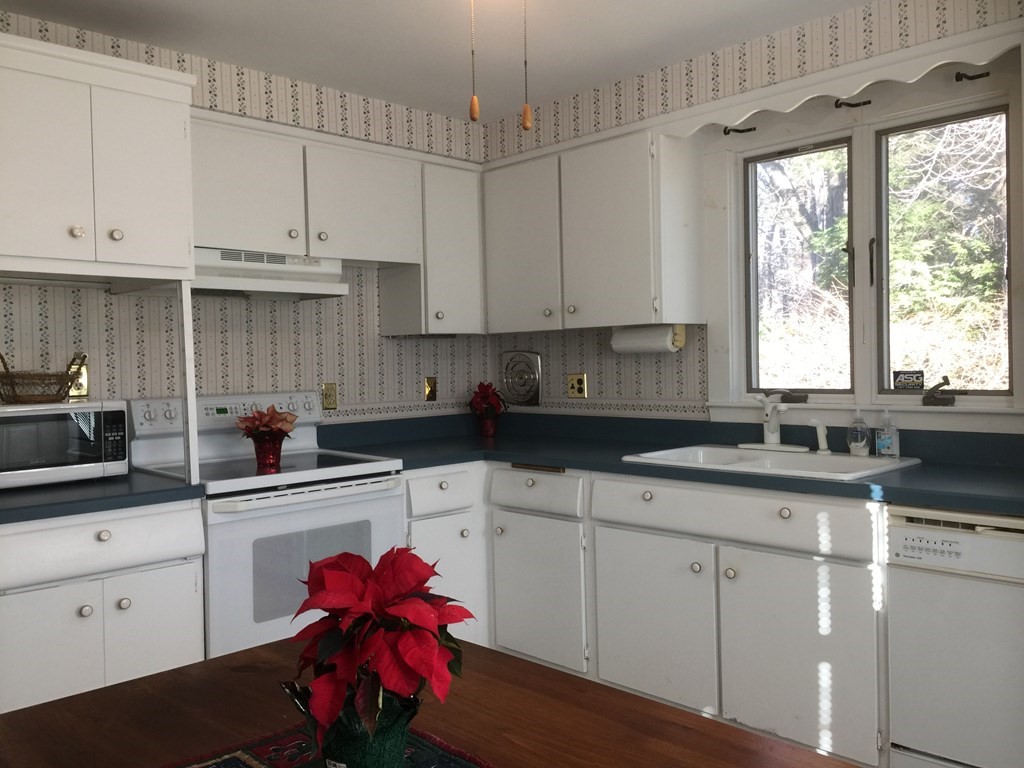 62 Beaverbrook Road Burlington, MA 01803 - Photo 2 of 11 Gallery Image 2