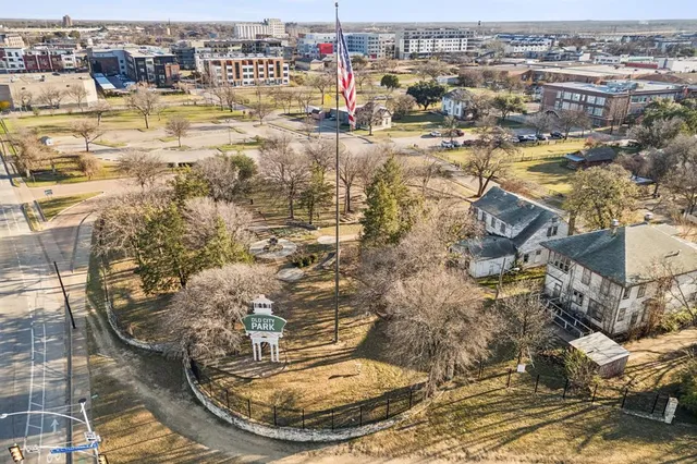a view of a tennis court