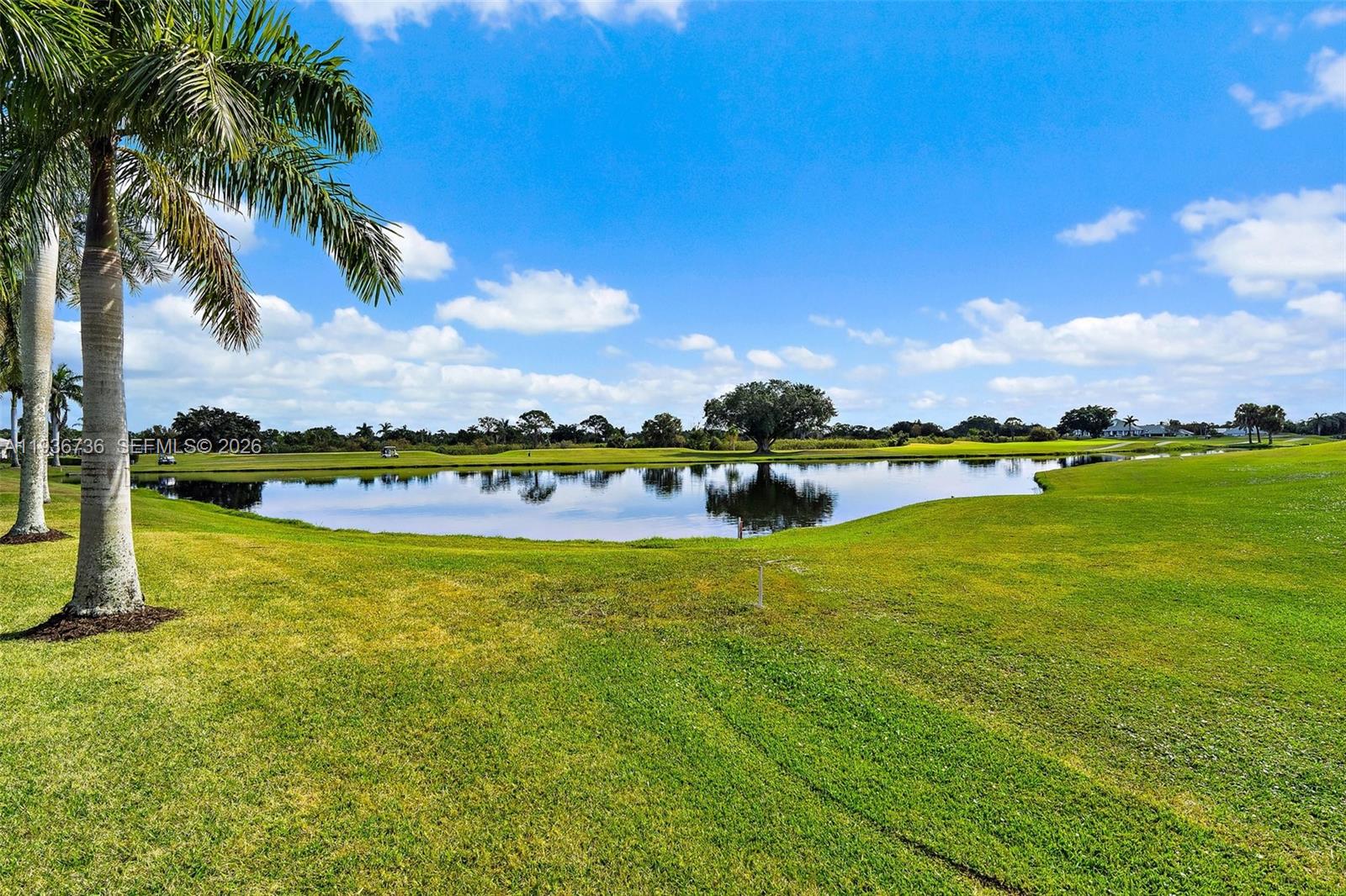 8185 Southeast Double Tree Drive Hobe Sound, FL 33455 - Photo 33 of 40 a view of an ocean and beach