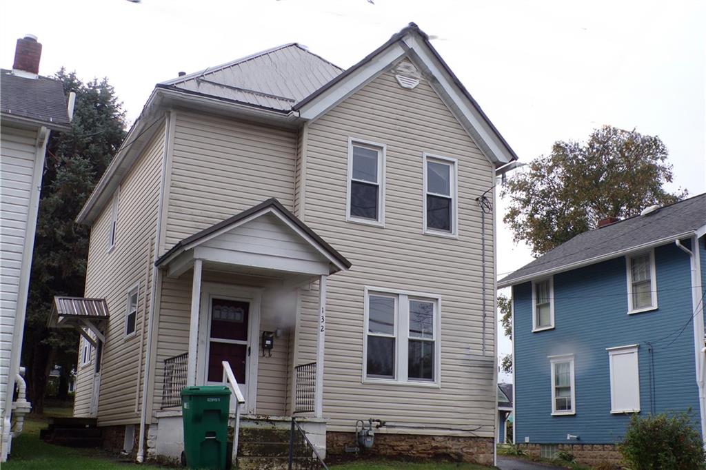 a view of a house and outdoor space