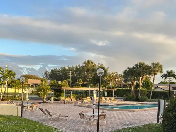 $2,200 | 6049 Olivewood Circle, Greenacres, FL 33463