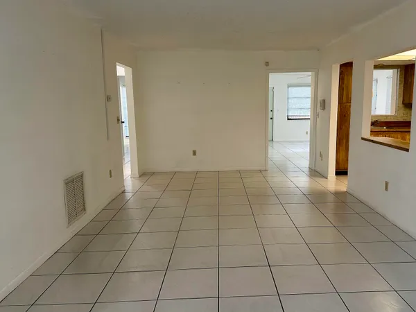 $2,200 | 6049 Olivewood Circle, Greenacres, FL 33463