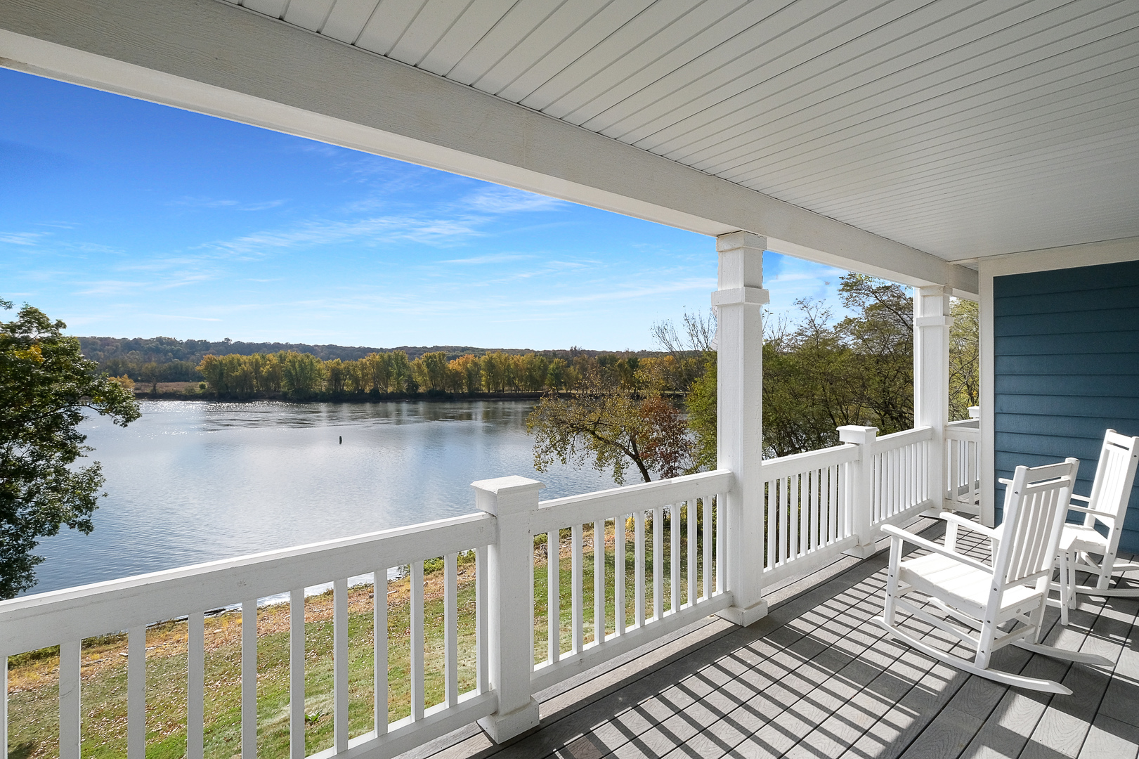 5 River Row Ottawa, IL 61350 - Photo 2 of 37 a view of a balcony with lake view and wooden floor