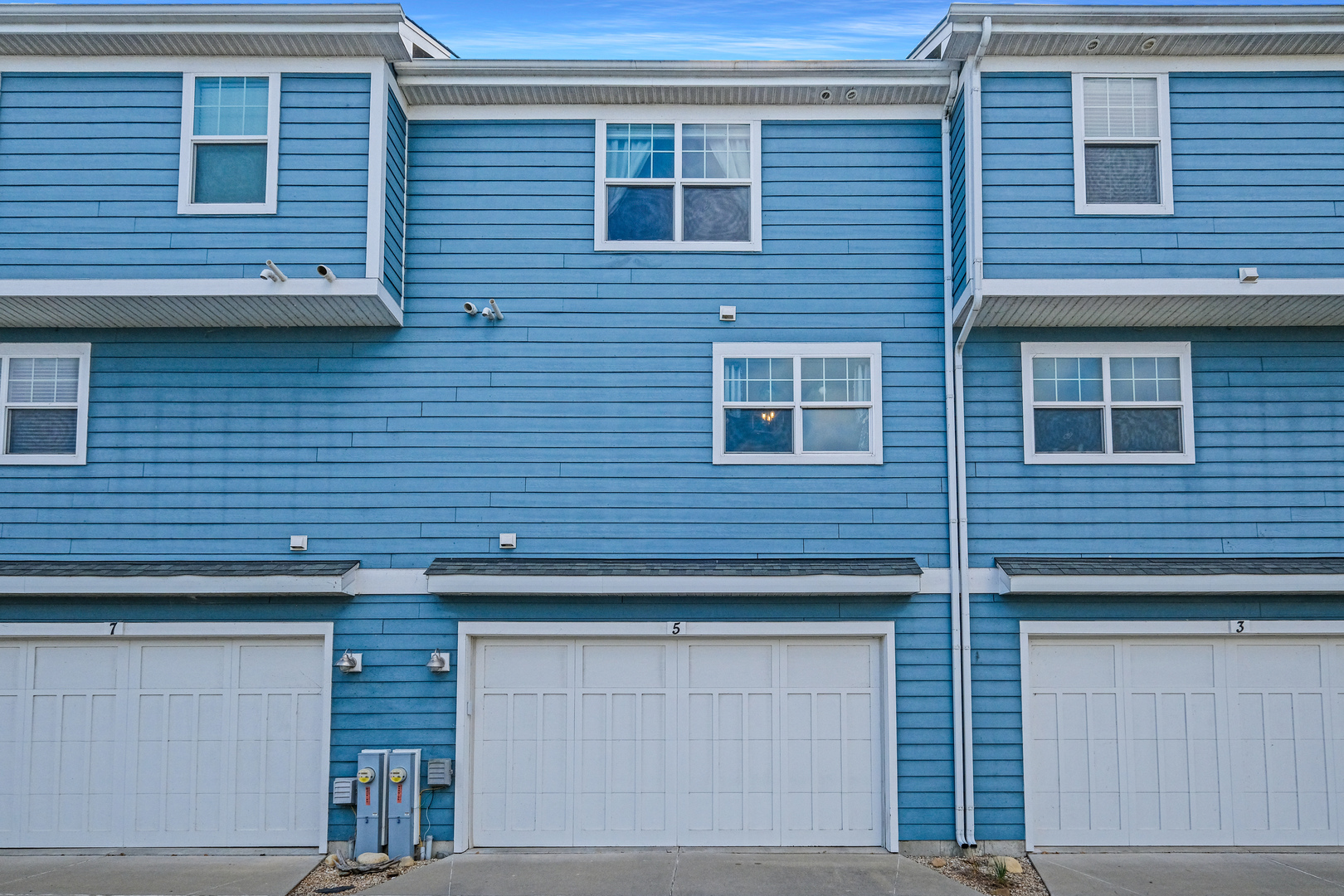 5 River Row Ottawa, IL 61350 - Photo 21 of 37 a building view with a brick wall