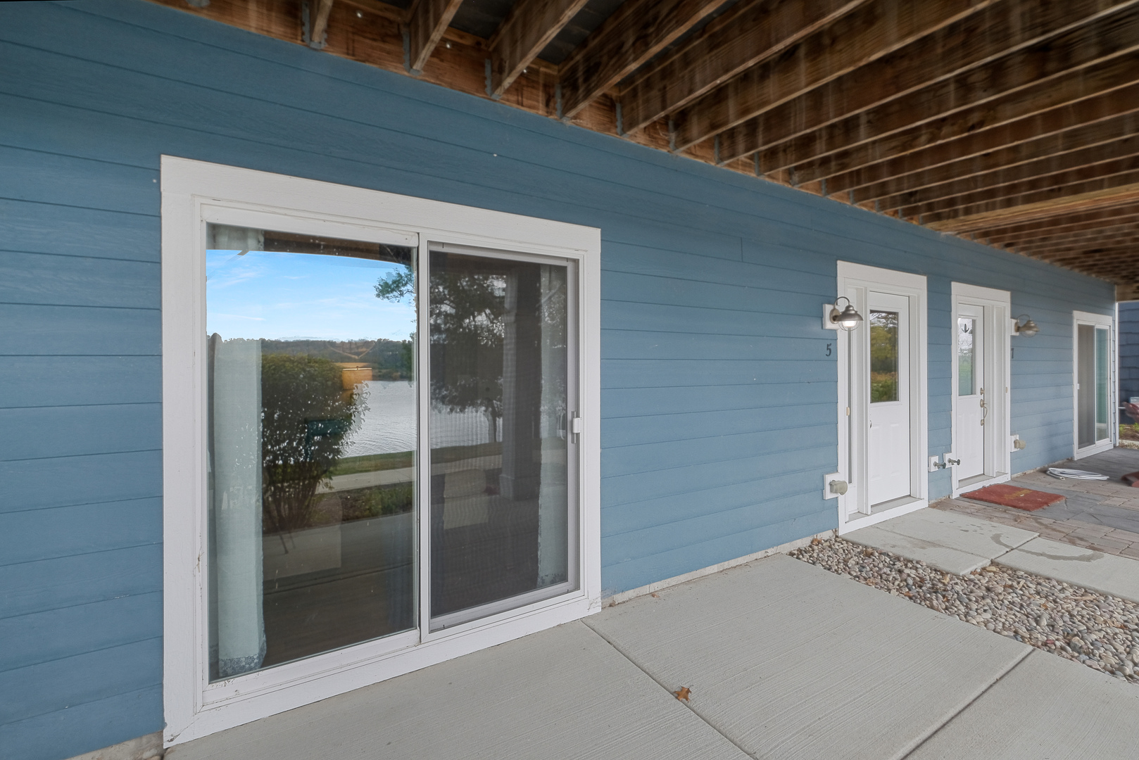 5 River Row Ottawa, IL 61350 - Photo 23 of 37 a view of a hallway of the house
