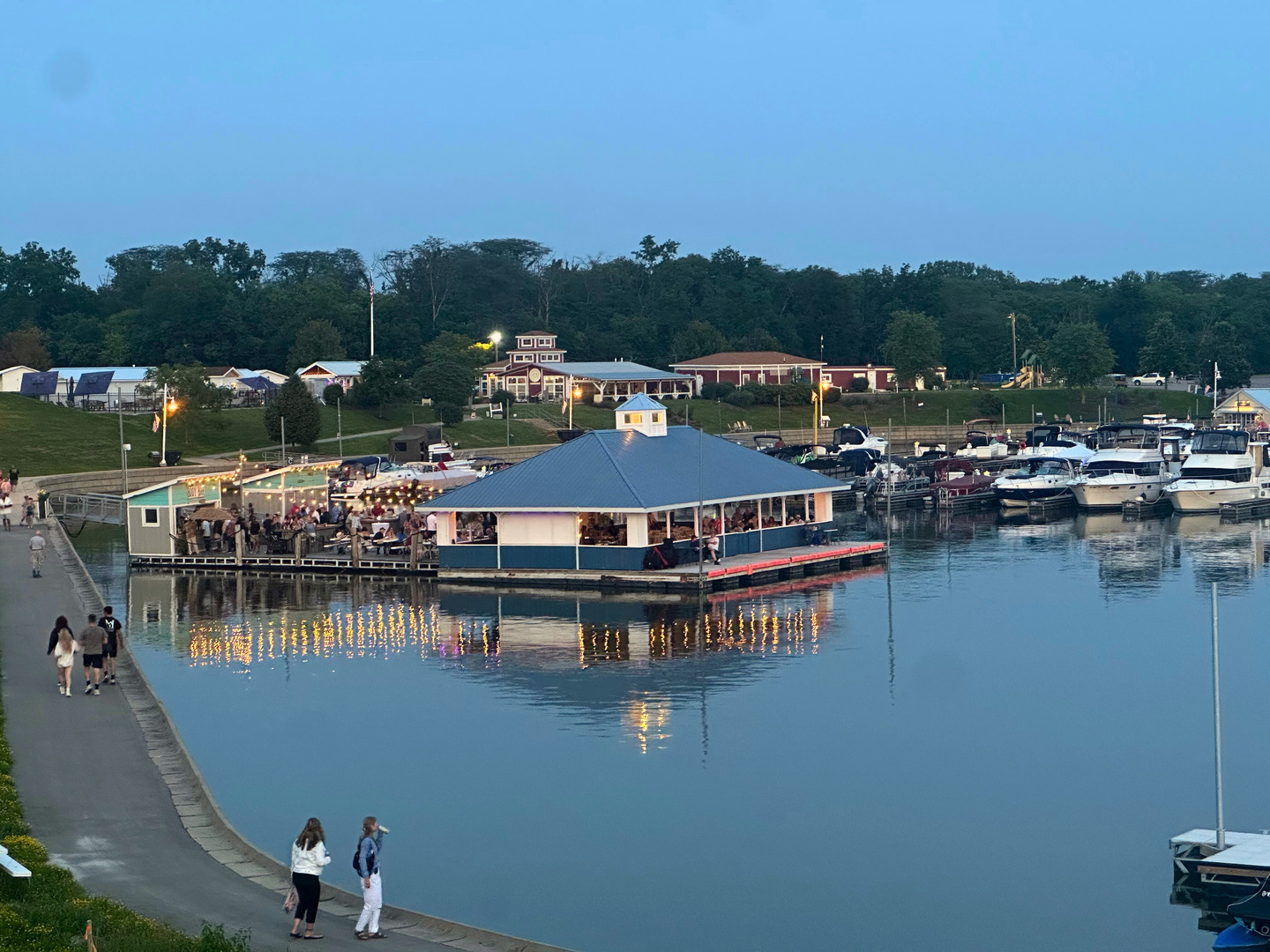 5 River Row Ottawa, IL 61350 - Photo 30 of 37 a view of a lake with a mountain view