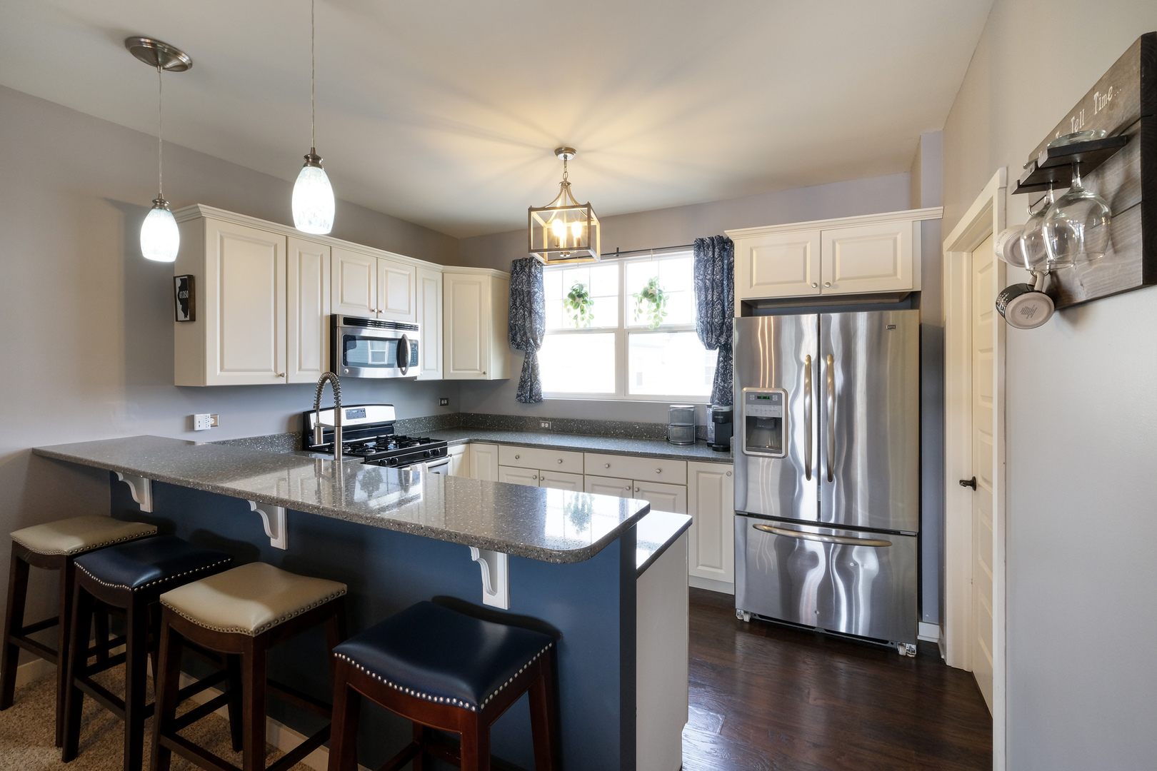 5 River Row Ottawa, IL 61350 - Photo 5 of 37 a kitchen with granite countertop a refrigerator stove top oven and sink