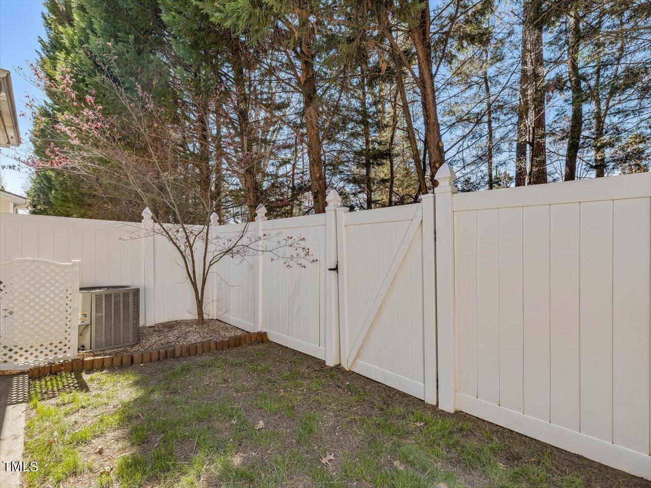 8329 Martello Lane Raleigh, NC 27613 - Photo 20 of 54 20-Fenced Yard
