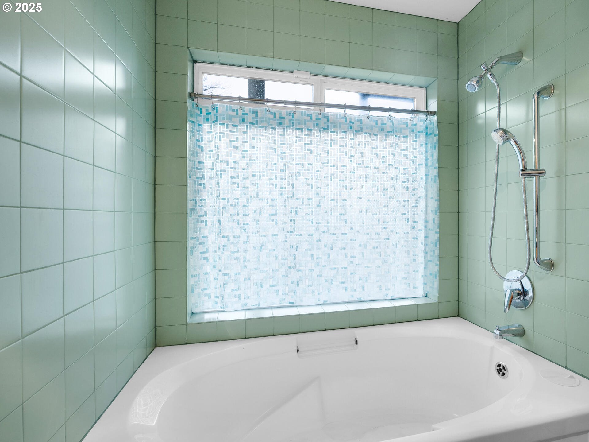 8435 Treasure Rocks Road Nehalem, OR 97131 - Photo 32 of 41 a bathroom with a bathtub and shower