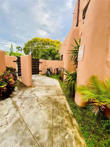 $8,150,000 | 200 Azure Way, Miami Springs, FL 33166