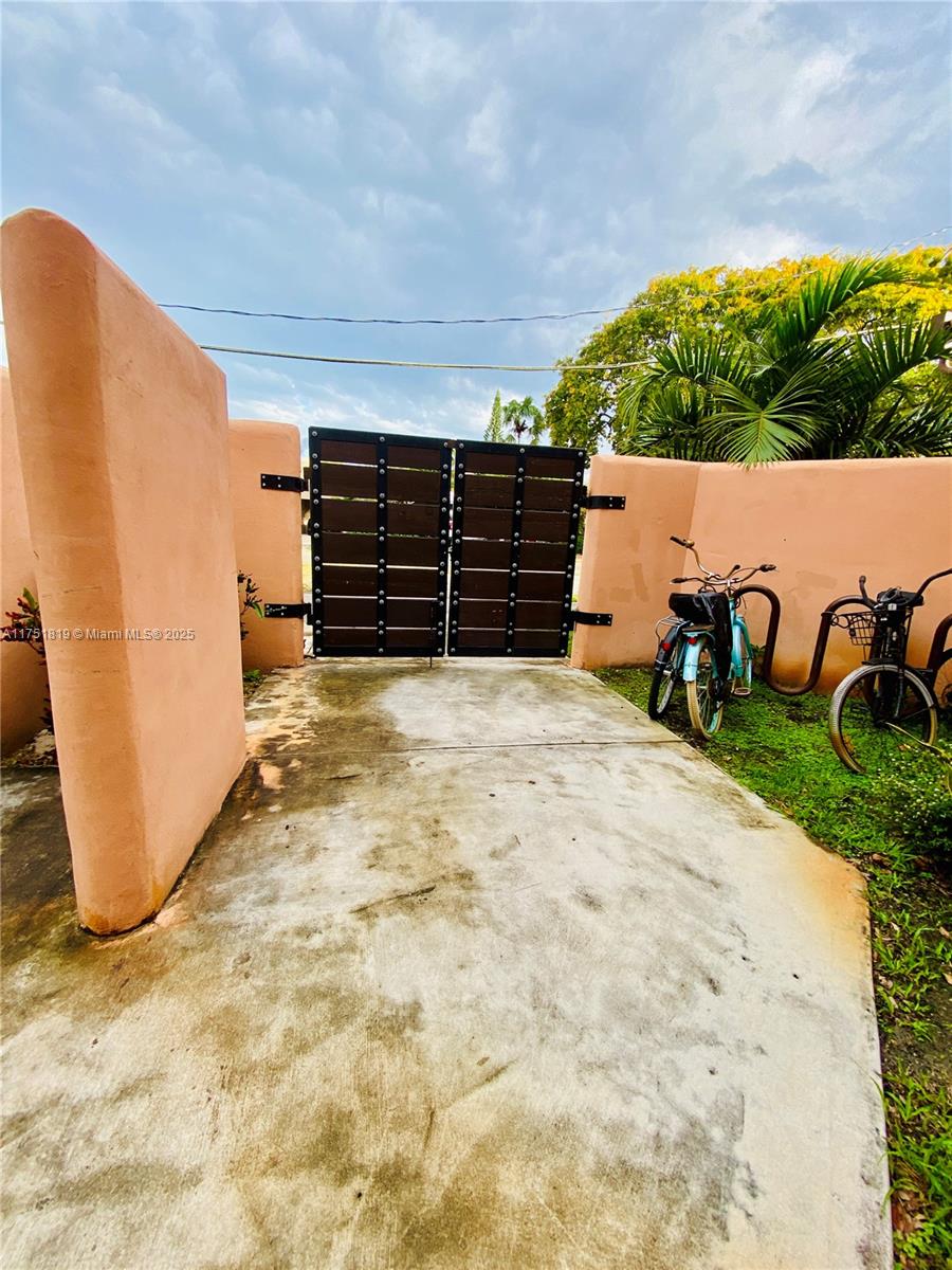 200 Azure Way Miami Springs, FL 33166 - Photo 13 of 54