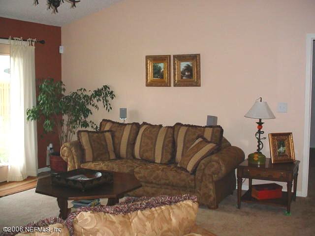 3547 Whisper Creek Boulevard Middleburg, FL 32068 - Photo 5 of 10 a living room with furniture and a potted plant
