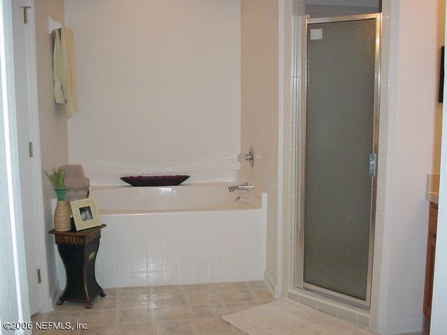 3547 Whisper Creek Boulevard Middleburg, FL 32068 - Photo 9 of 10 a bathroom with a bathtub